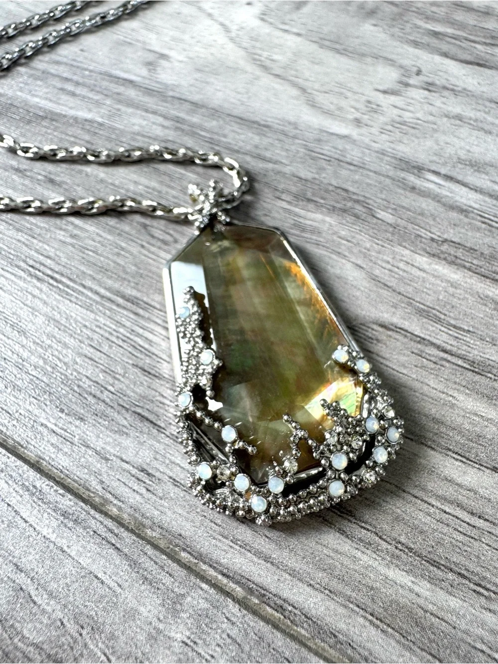 Chloe + Isabel Ocean Lace Statement Pendant Necklace - Picture 3 of 7